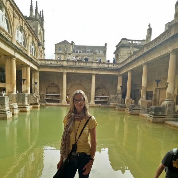 Meet your Posher, Janet - Picture 1 of 1